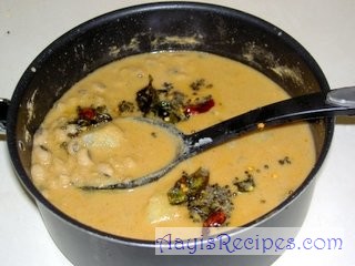Black eyed beans in coconut curry (Alsande Randayi)