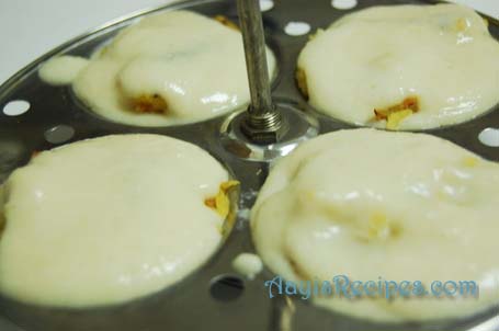 Stuffed idli