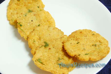 Spicy rice-peanut discs(Nippattu)