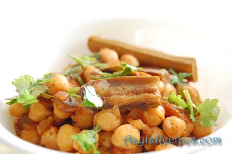 Chickpeas with eggplant and drumsticks(Chana dry sambar)