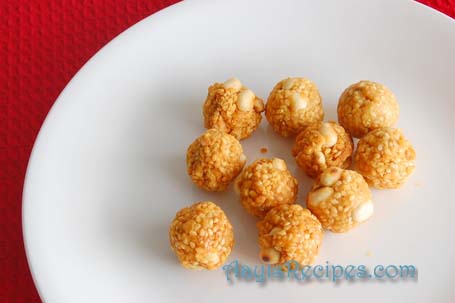 Sesame laddoos (Tila laddu)