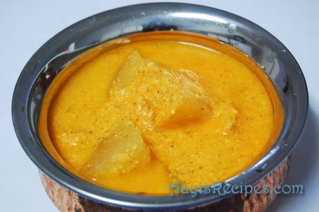 Ash gourd in coconut-buttermilk gravy (Boodugumbala sasmi)