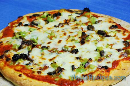 Garlic flavored pizza