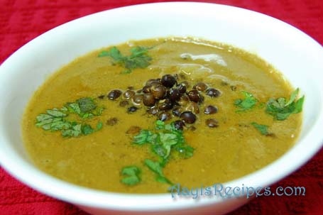 Black peas gravy (Kale vatanechi amti)